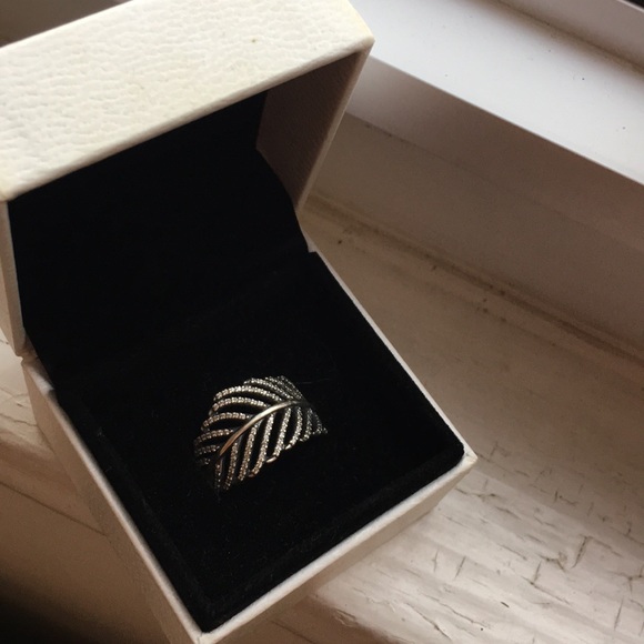 Pandora Light as a Feather ring - Picture 3 of 4